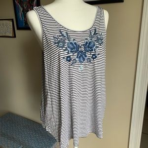 Soft beautiful embroidered tank!